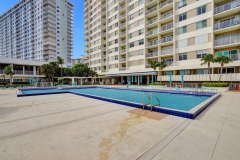 Copropriété à vendre à Sunny Isles Beach, Floride: 2 chambres, 113.34 m2 № 1975356 - photo 8