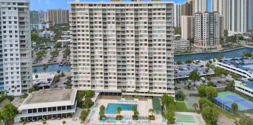 Condo à Sunny Isles Beach, Floride, 2 chambres  № 1975356