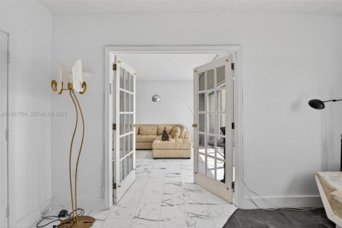 Condominio en venta en Sunny Isles Beach, Florida, 2 dormitorios, 113.34 m2 № 1975356 - foto 23