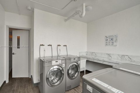 Copropriété à vendre à Sunny Isles Beach, Floride: 2 chambres, 113.34 m2 № 1975356 - photo 19