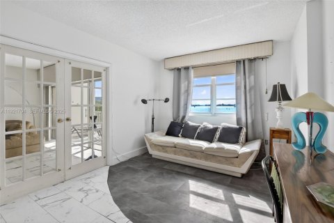 Condominio en venta en Sunny Isles Beach, Florida, 2 dormitorios, 113.34 m2 № 1975356 - foto 25