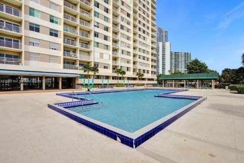 Copropriété à vendre à Sunny Isles Beach, Floride: 2 chambres, 113.34 m2 № 1975356 - photo 7