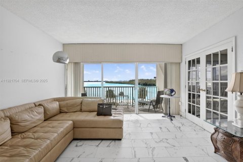 Condominio en venta en Sunny Isles Beach, Florida, 2 dormitorios, 113.34 m2 № 1975356 - foto 20