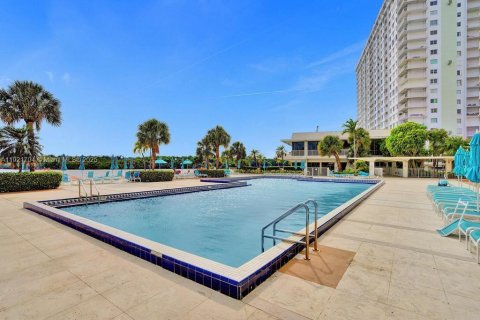 Copropriété à vendre à Sunny Isles Beach, Floride: 2 chambres, 113.34 m2 № 1975356 - photo 9