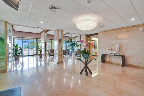 Copropriété à vendre à Sunny Isles Beach, Floride: 2 chambres, 113.34 m2 № 1975356 - photo 10
