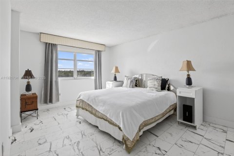 Condominio en venta en Sunny Isles Beach, Florida, 2 dormitorios, 113.34 m2 № 1975356 - foto 29