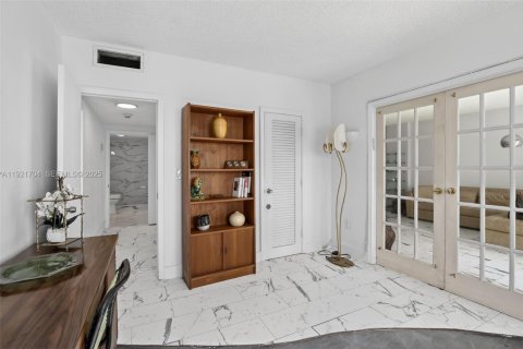 Condominio en venta en Sunny Isles Beach, Florida, 2 dormitorios, 113.34 m2 № 1975356 - foto 27