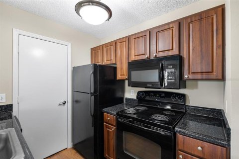Condo in Saint Petersburg, Florida, 1 bedroom  № 1900529 - photo 8