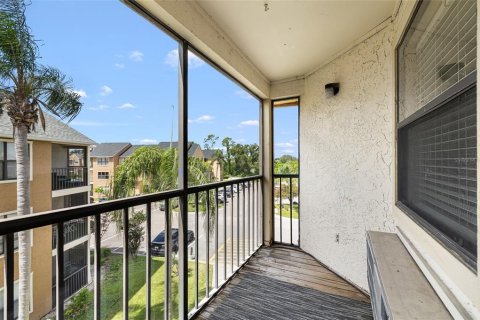 Condo in Saint Petersburg, Florida, 1 bedroom  № 1900529 - photo 18