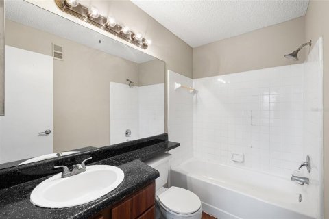 Condo in Saint Petersburg, Florida, 1 bedroom  № 1900529 - photo 15