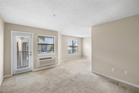 Condo in Saint Petersburg, Florida, 1 bedroom  № 1900529 - photo 9