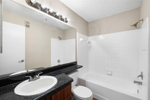 Condo in Saint Petersburg, Florida, 1 bedroom  № 1900529 - photo 16