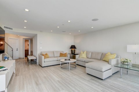Condo in Highland Beach, Florida, 2 bedrooms № 2387852 - photo 7