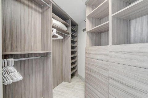 Condo in Highland Beach, Florida, 2 bedrooms № 2387852 - photo 26