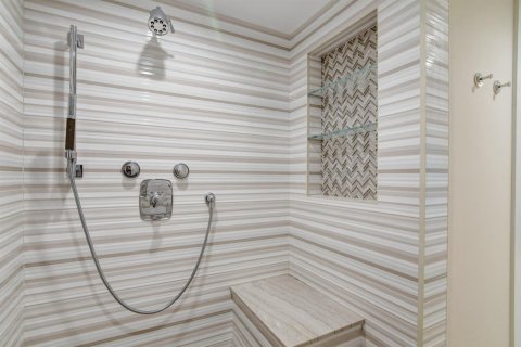 Condo in Highland Beach, Florida, 2 bedrooms № 2387852 - photo 24