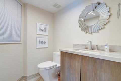 Condo in Highland Beach, Florida, 2 bedrooms № 2387852 - photo 18