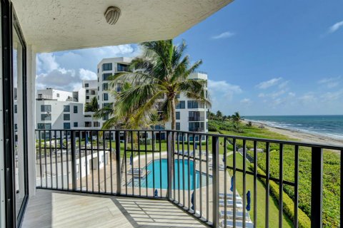 Condo in Highland Beach, Florida, 2 bedrooms № 2387852 - photo 16