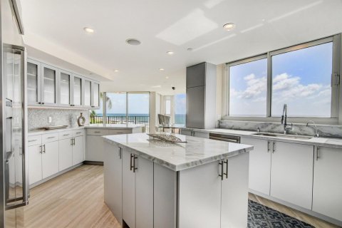 Condo in Highland Beach, Florida, 2 bedrooms № 2387852 - photo 12