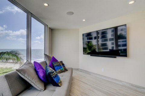 Condo in Highland Beach, Florida, 2 bedrooms № 2387852 - photo 28