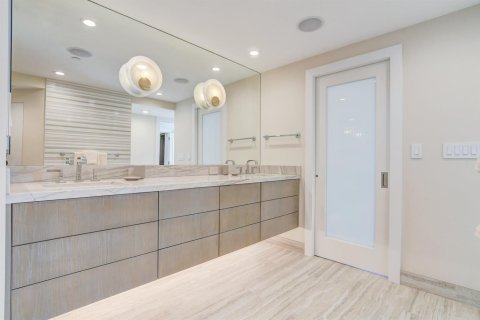 Condo in Highland Beach, Florida, 2 bedrooms № 2387852 - photo 23