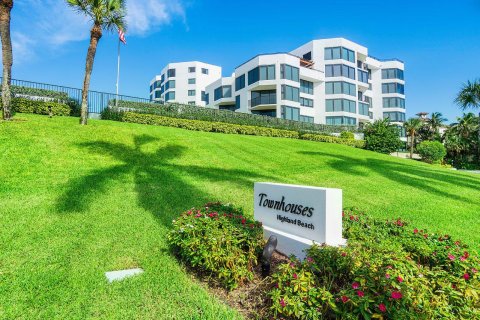 Condo in Highland Beach, Florida, 2 bedrooms № 2387852