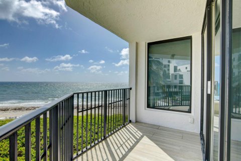 Condo in Highland Beach, Florida, 2 bedrooms № 2387852 - photo 17