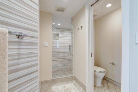 Condo in Highland Beach, Florida, 2 bedrooms № 2387852 - photo 25