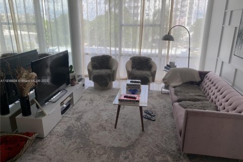 Condo in Miami Beach, Florida, 1 bedroom  № 2082637 - photo 21