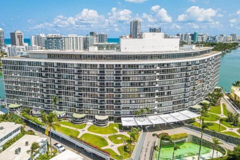 Condo in Miami Beach, Florida, 1 bedroom  № 2082637