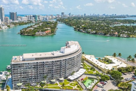 Condo in Miami Beach, Florida, 1 bedroom  № 2082637 - photo 2