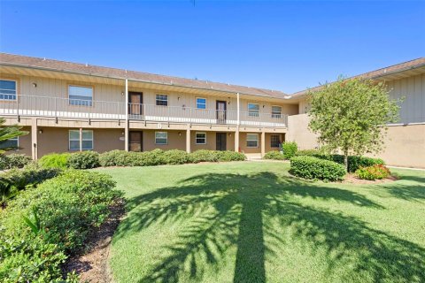 Condo à Astor, Floride, 2 chambres  № 2096314