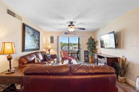 Copropriété à vendre à Astor, Floride: 2 chambres, 102.38 m2 № 2096314 - photo 24