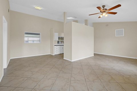 Casa en venta en Port St. Lucie, Florida, 3 dormitorios, 146.79 m2 № 2288696 - foto 6