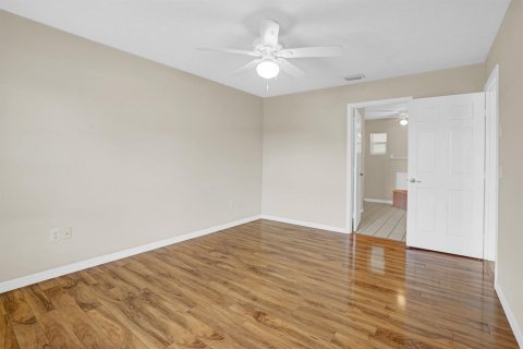 Casa en venta en Port St. Lucie, Florida, 3 dormitorios, 146.79 m2 № 2288696 - foto 10