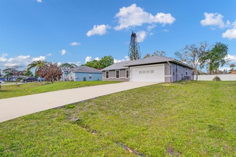 Casa en venta en Port St. Lucie, Florida, 3 dormitorios, 146.79 m2 № 2288696 - foto 2