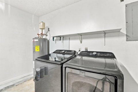 Casa en venta en Port St. Lucie, Florida, 3 dormitorios, 146.79 m2 № 2288696 - foto 12