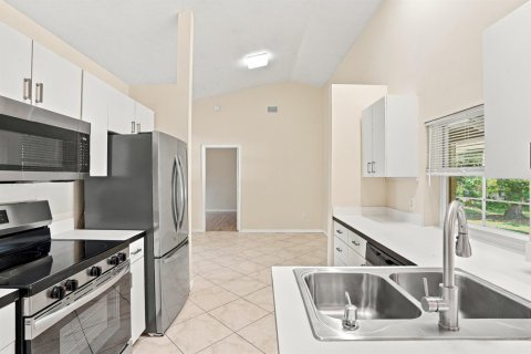 Casa en venta en Port St. Lucie, Florida, 3 dormitorios, 146.79 m2 № 2288696 - foto 14