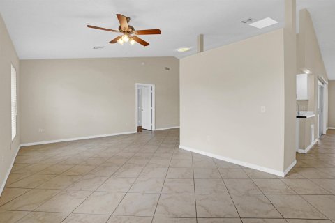 Casa en venta en Port St. Lucie, Florida, 3 dormitorios, 146.79 m2 № 2288696 - foto 4