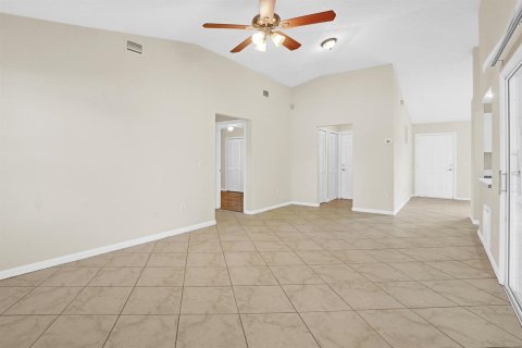 Casa en venta en Port St. Lucie, Florida, 3 dormitorios, 146.79 m2 № 2288696 - foto 24