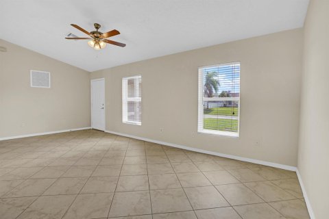 Casa en venta en Port St. Lucie, Florida, 3 dormitorios, 146.79 m2 № 2288696 - foto 7