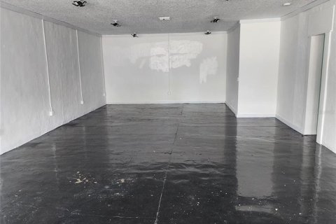 Propiedad comercial en alquiler en DeLand, Florida, 315.4 m2 № 1787945 - foto 3