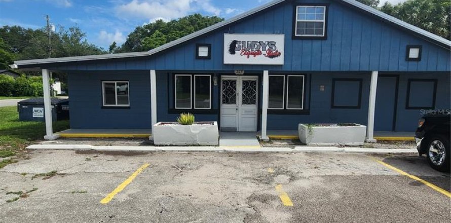 Propiedad comercial en DeLand, Florida 315.4 m2 № 1787945