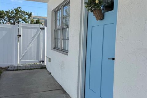 Copropriété à louer à Sarasota, Floride: 2 chambres, 69.68 m2 № 1794000 - photo 1