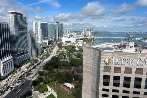 Condo in Miami, Florida, 2 bedrooms  № 2083605 - photo 17