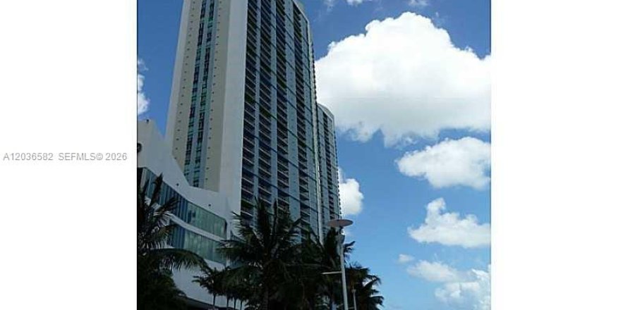 Condo in Miami, Florida, 2 bedrooms  № 2083605