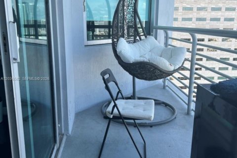 Condo in Miami, Florida, 2 bedrooms  № 2083605 - photo 14