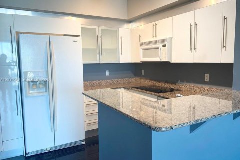 Condo in Miami, Florida, 2 bedrooms  № 2083605 - photo 27