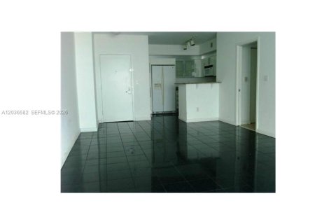 Condo in Miami, Florida, 2 bedrooms  № 2083605 - photo 9