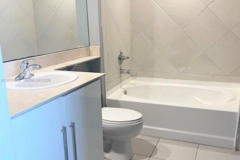 Condo in Miami, Florida, 2 bedrooms  № 2083605 - photo 4