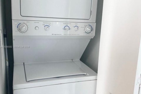 Condo in Miami, Florida, 2 bedrooms  № 2083605 - photo 5